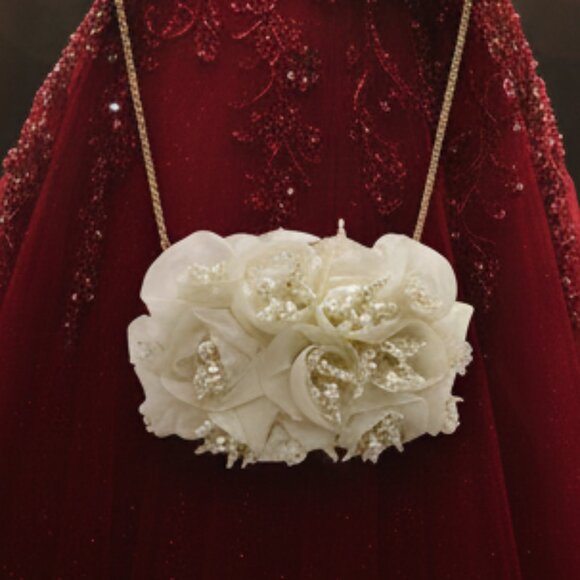 Beaded Made in India Cream Floral Clutch Pearls TJ Maxx TikTok Viral like new - Picture 3 of 5